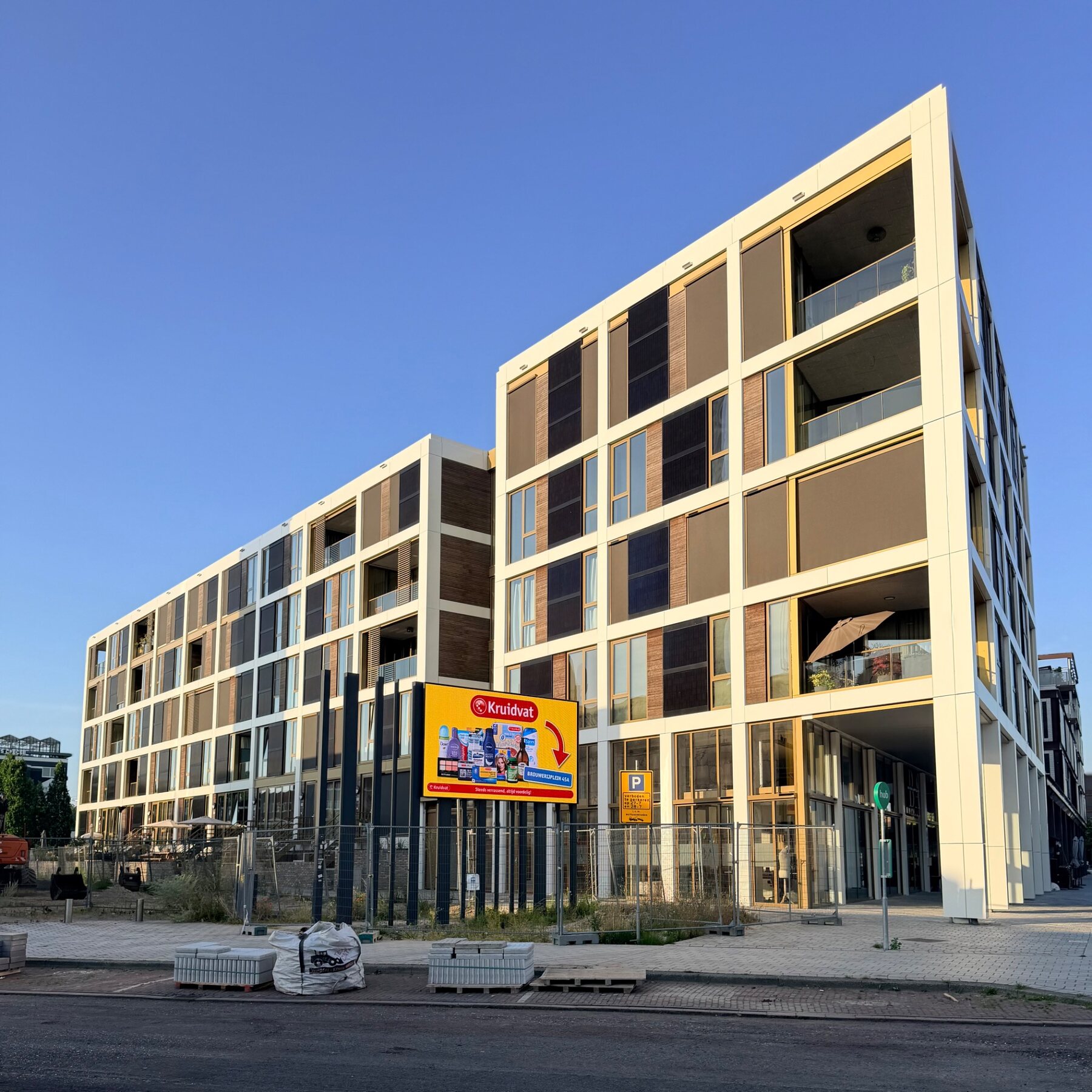 Outdoor LED scherm bij Winkelcentrum Op de Brouwerij
